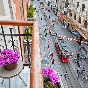 Magnova Hotel