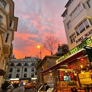 Hotel Oldmile Palace
