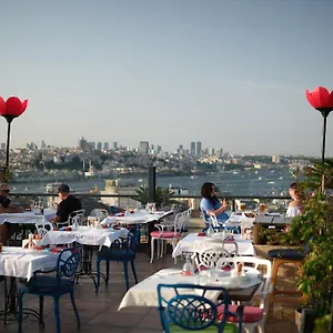 فندق ريموند بلو, اسطنبول