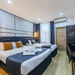 La Pazza Otel